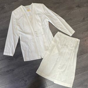 Vintage White blazer & skirt suit size 2